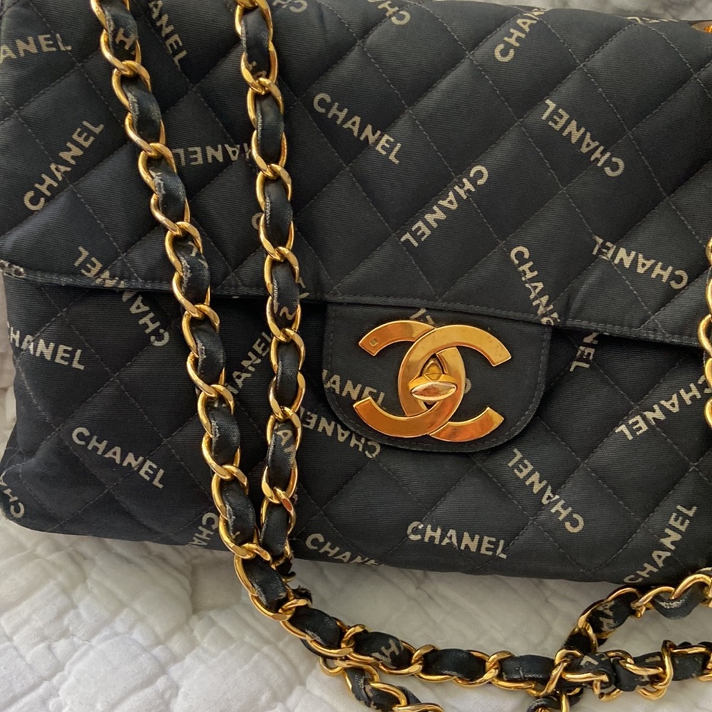 Chanel Vintage Rare 1990s Quilted Logo Letters Maxi Jumbo Classic Flap - Picture 13 of 17